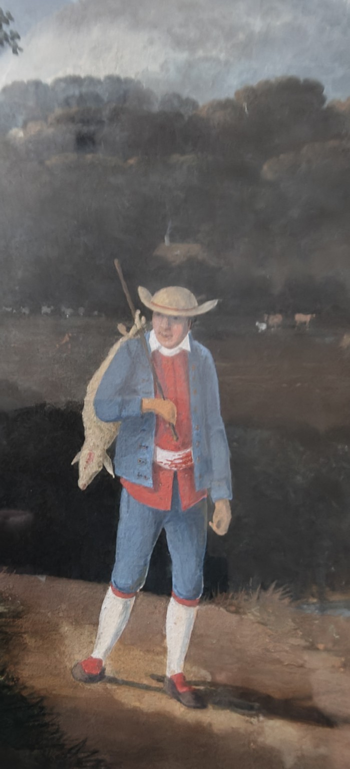 Detail hoofdfiguur. Zichtbaar is een lange stok over de schouder waarmee een klein hoefdier wordt gedragen; de huidige bewijsstatus geeft de voorkeur aan een lam/jong schaap. Een dood/geslacht dier blijft een aanwijzing,