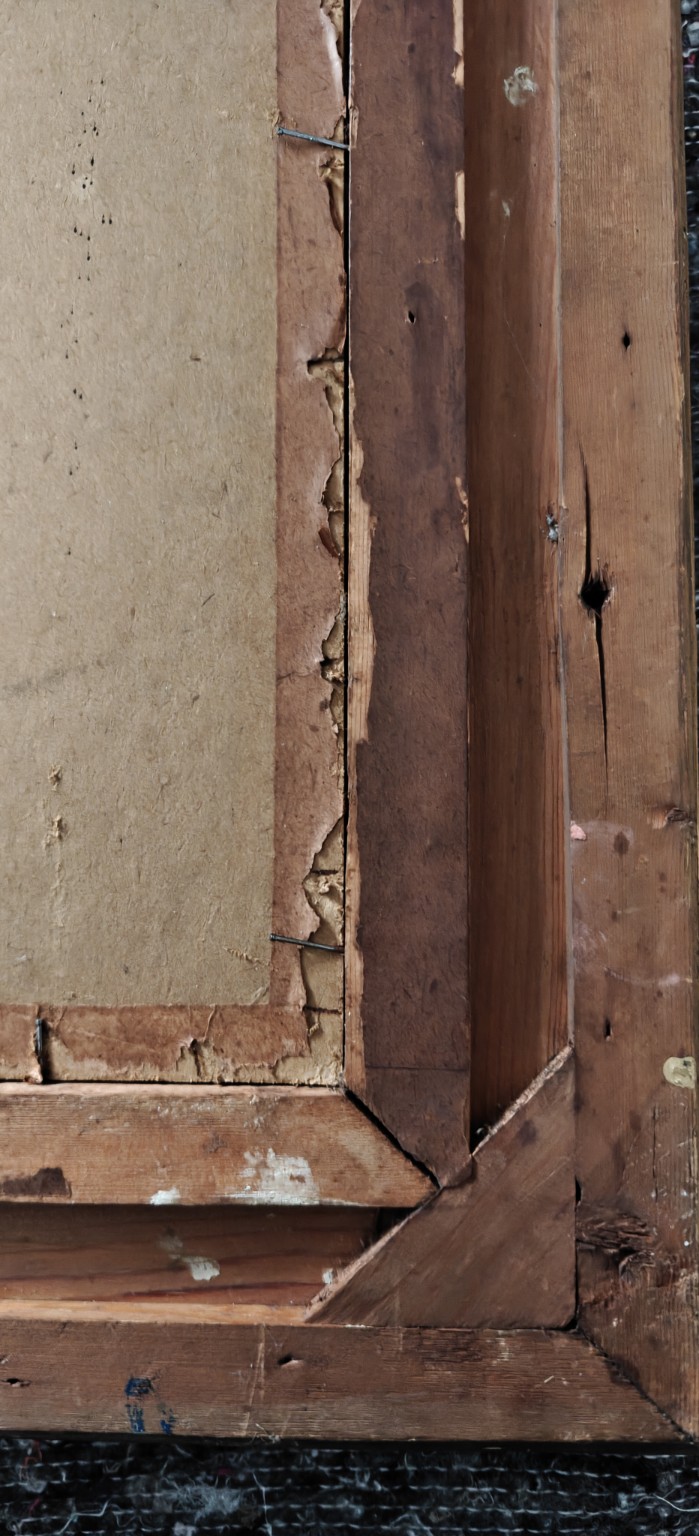 6-B. De Jager — Gonkel-etiket in gedraaide leesrichting en details van achterrand, papierresten en spijkerbevestiging. De oorspronkelijke foto’s zijn rechtstreeks opgenomen.