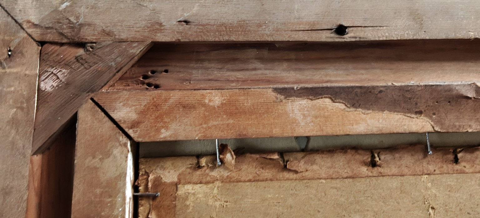 6-B. De Jager — Gonkel-etiket in gedraaide leesrichting en details van achterrand, papierresten en spijkerbevestiging. De oorspronkelijke foto’s zijn rechtstreeks opgenomen.